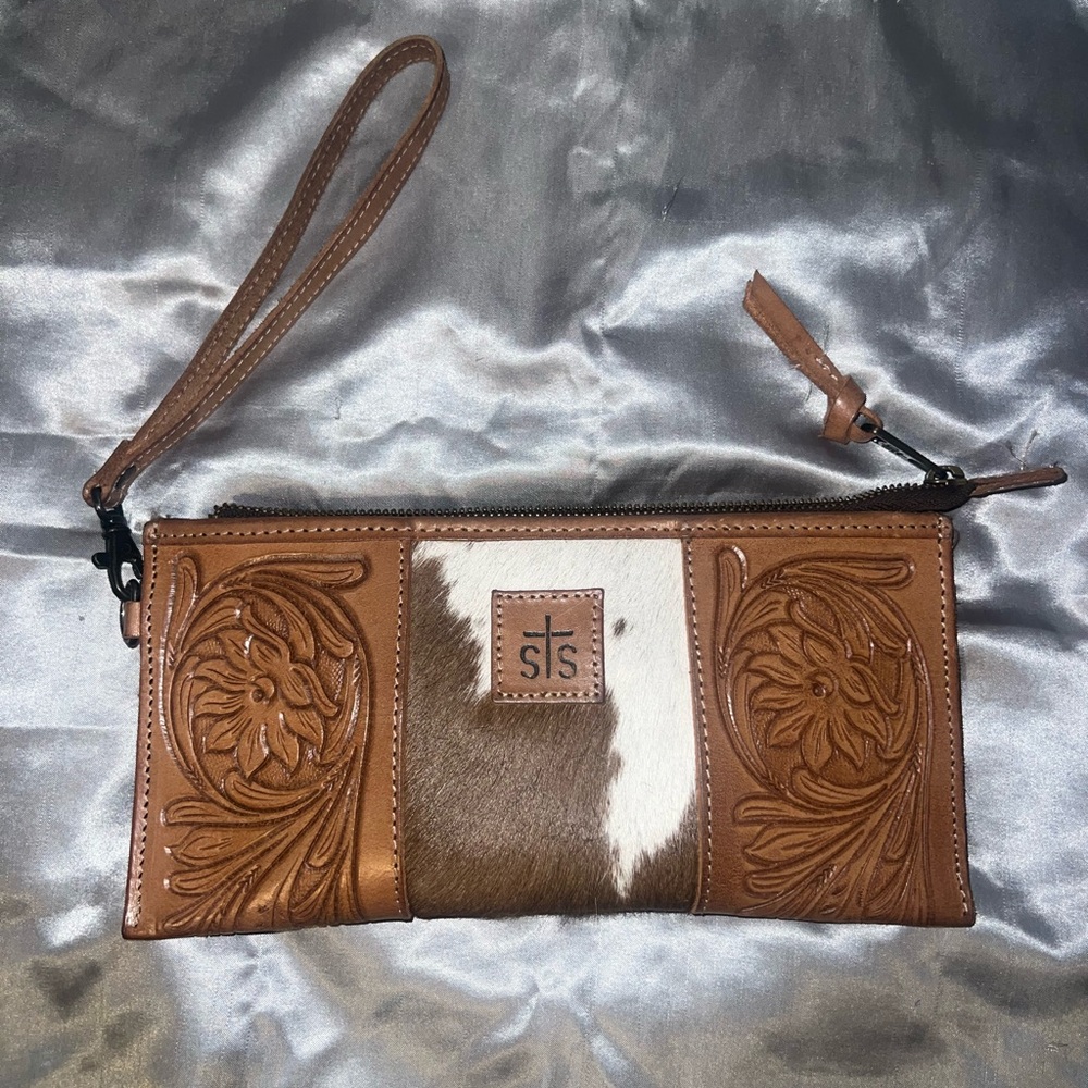STS Ranchwear Tan and White Leather Clutch